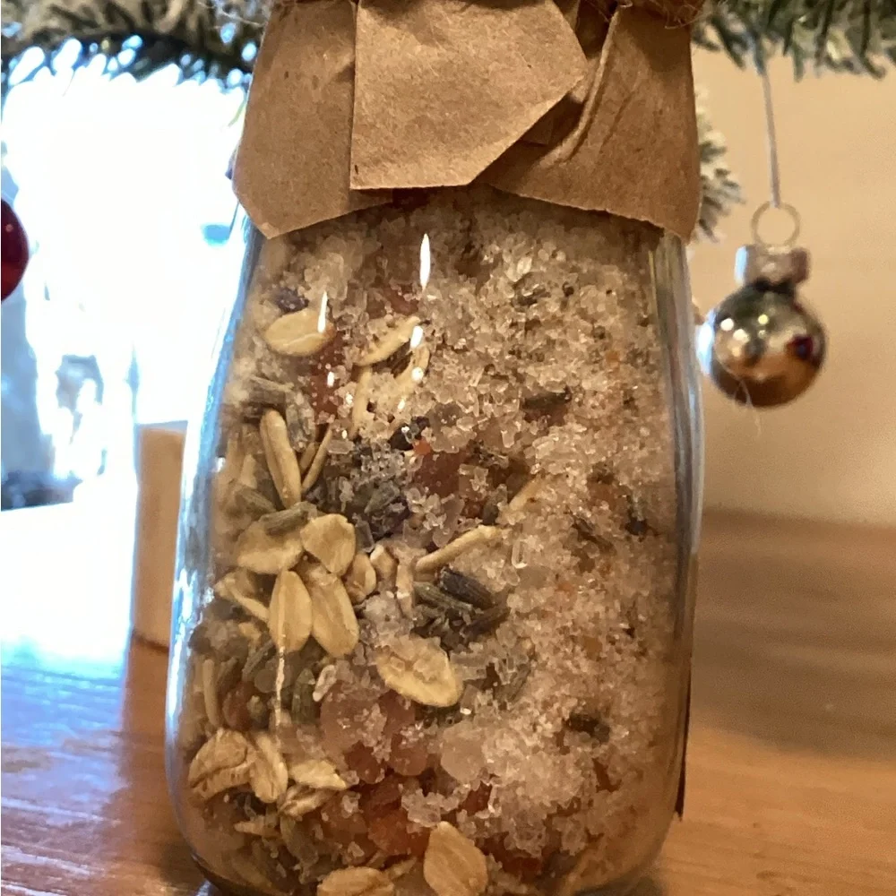 Handcrafted bath salts Relaxing Lavender Organic Bath Salts - Picture 3 of 8